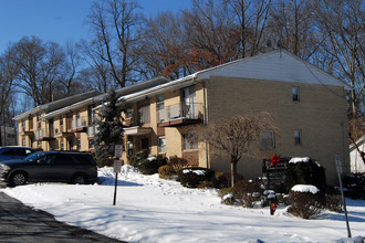 Burgundy Gardens Apartments in Valley Cottage, NY - Building Photo - Building Photo