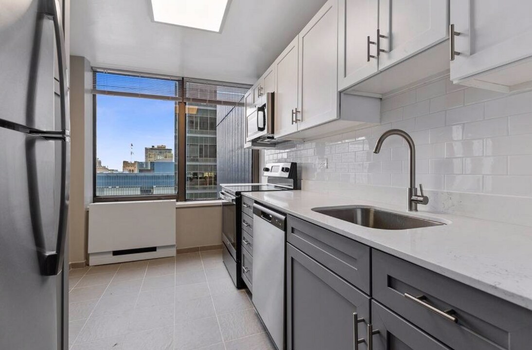 320 E Ohio St, Unit 2602 in Chicago, IL - Building Photo