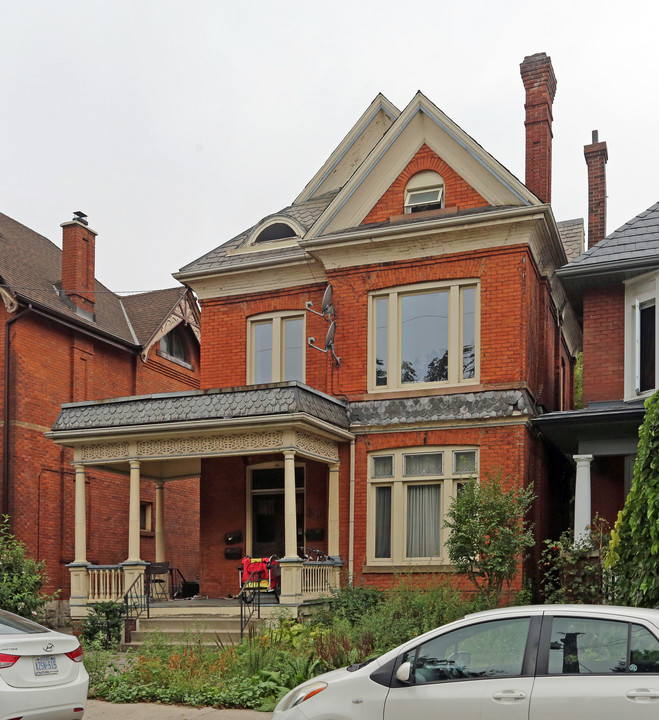 30 Ontario Ave in Hamilton, ON - Building Photo