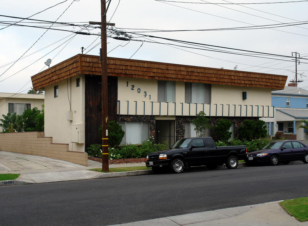 12031 Grevillea Ave in Hawthorne, CA - Building Photo