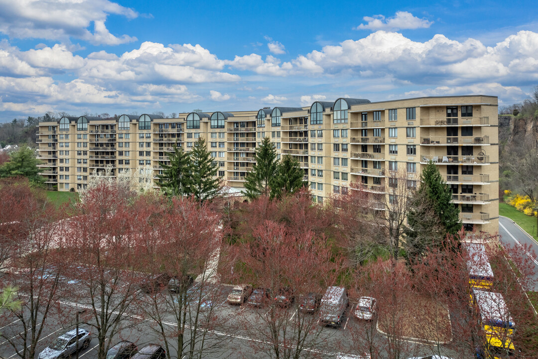 Crown View Manor in West Orange, NJ - Building Photo