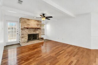 2913 Pearl St, Unit 102 in Austin, TX - Foto de edificio - Building Photo