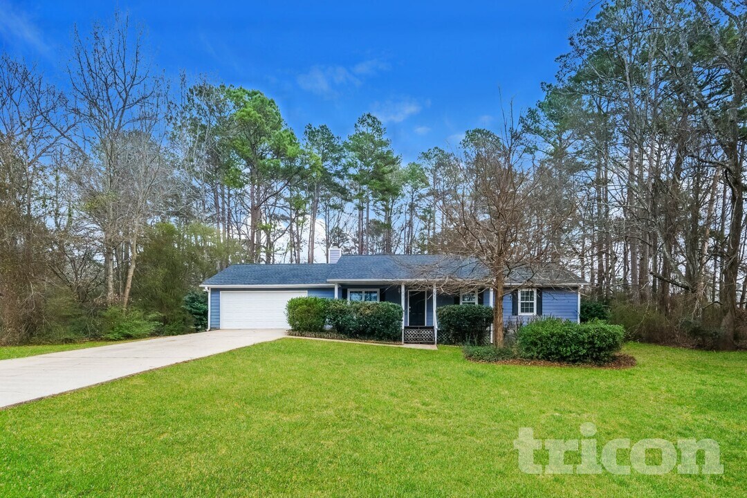 211 Robin Ln in Stockbridge, GA - Building Photo