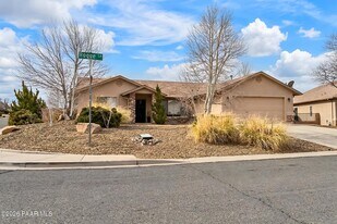 7235 Rogue Ln in Prescott Valley, AZ - Building Photo