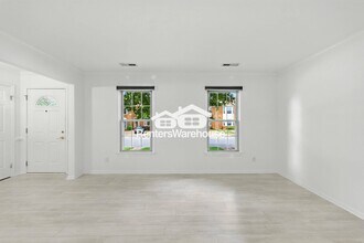 1004 Tottenham Ln in Virginia Beach, VA - Foto de edificio - Building Photo