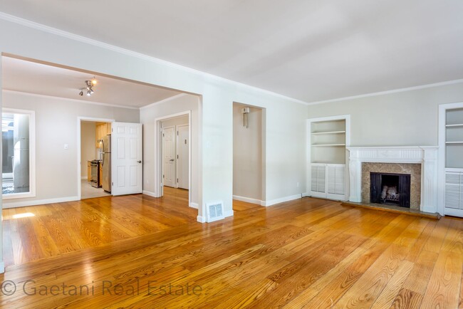 3321-3323-3323 Broderick St