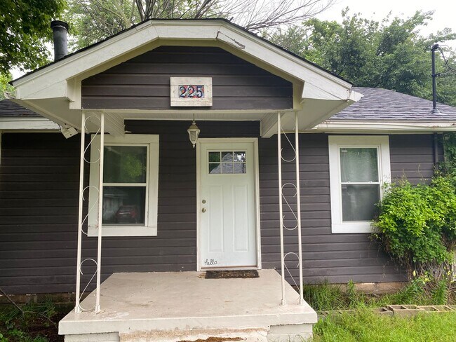 225 S Draper Ave in Shawnee, OK - Building Photo - Building Photo