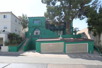 11023 Strathmore Dr in Los Angeles, CA - Building Photo - Building Photo