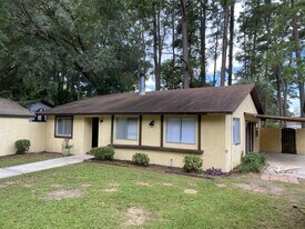 16 S Stillwood Ct in Savannah, GA - Building Photo