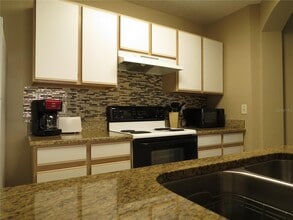 1739 Fluorshire Dr in Brandon, FL - Building Photo - Building Photo