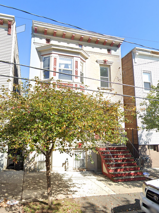 713 State St, Unit Basement Unit in Albany, NY - Building Photo