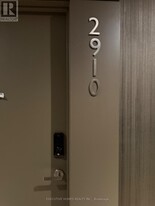 448 Burnhamthorpe Rd W in Mississauga, ON - Building Photo