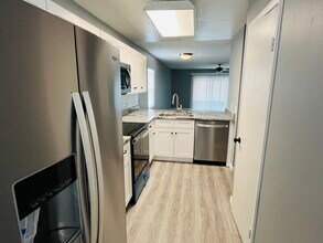 1605 Cobbler Dr in Lutz, FL - Foto de edificio - Building Photo