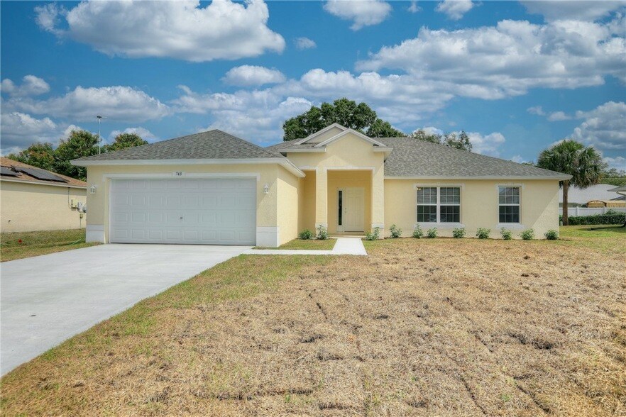 743 Breakwater Terrace in Sebastian, FL - Building Photo