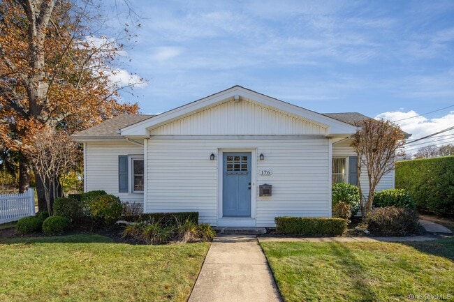 176 Laurel Ave in Northport, NY - Building Photo - Building Photo
