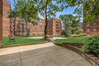 Parkwood Place Apartments in Newark, NJ - Building Photo - Building Photo