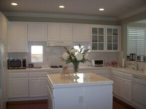 464 Arbor Ct in Simi Valley, CA - Building Photo - Building Photo