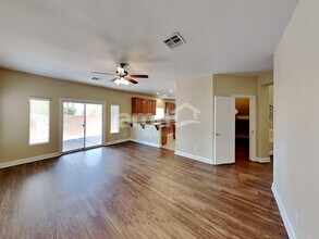 2920 E Gables Vale Ct in Las Vegas, NV - Building Photo - Building Photo