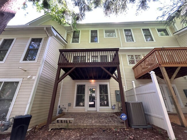 242 Ashton Hall Ln in Raleigh, NC - Building Photo - Building Photo