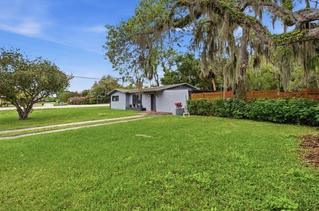 2529 Rainbow Dr in Fort Pierce, FL - Building Photo - Building Photo