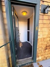 438 Wolcott Ave in Middletown, RI - Foto de edificio - Building Photo