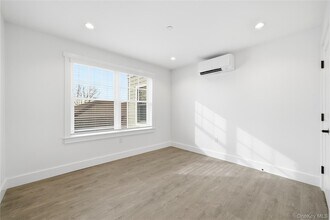 180 Deer Park Ave in Babylon, NY - Building Photo - Building Photo