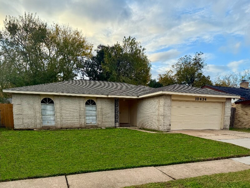 10434 Long River Dr in Sugar Land, TX - Building Photo