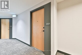 2495 Eglinton Ave W in Mississauga, ON - Building Photo - Building Photo