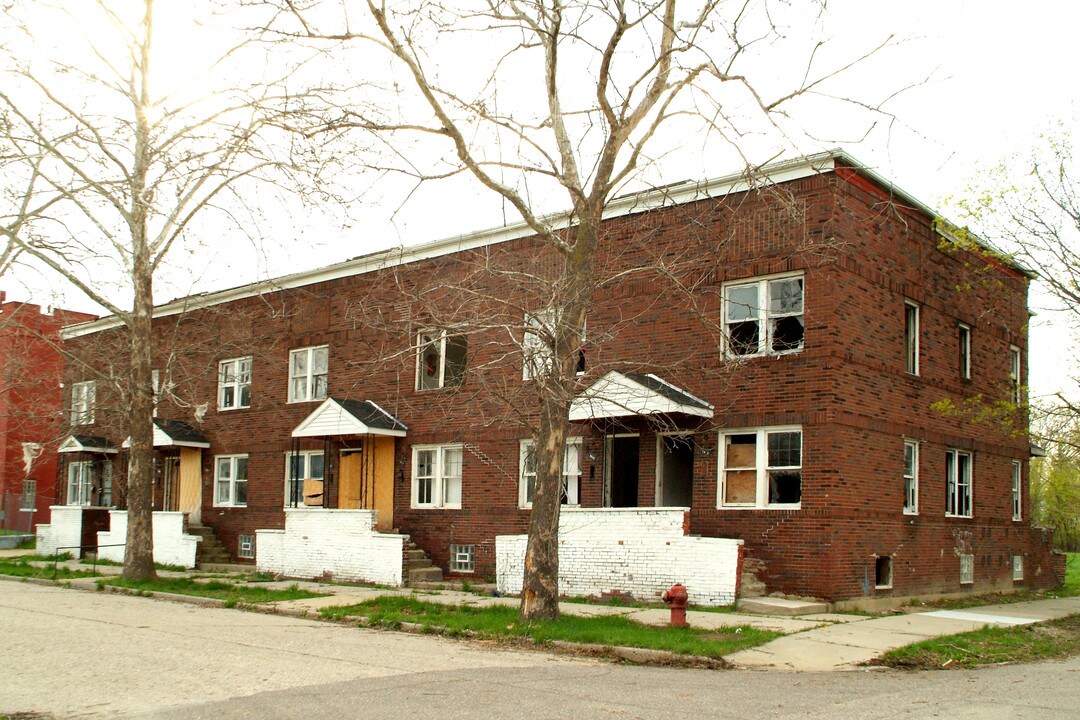 6007 Frontenac St in Detroit, MI - Foto de edificio