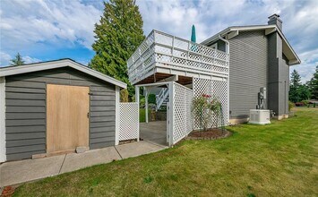 2820 E Crestline Dr in Bellingham, WA - Building Photo - Building Photo