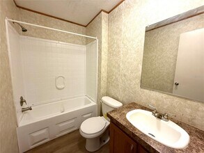 854 SE 38th St in Melrose, FL - Building Photo - Building Photo