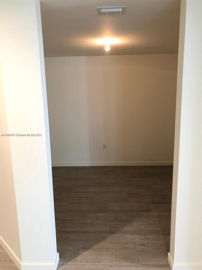 1000 Brickell Plz, Unit 2915 in Miami, FL - Building Photo - Building Photo