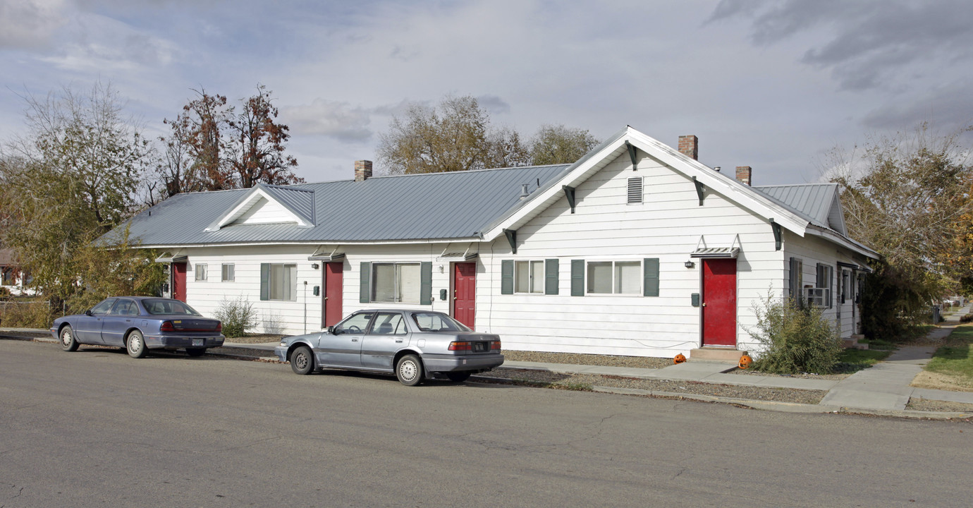 302-308 Bower Ave in Nyssa, OR - Building Photo