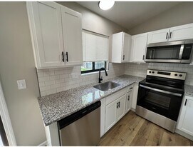 1350 Manuka Dr in O'Fallon, MO - Building Photo