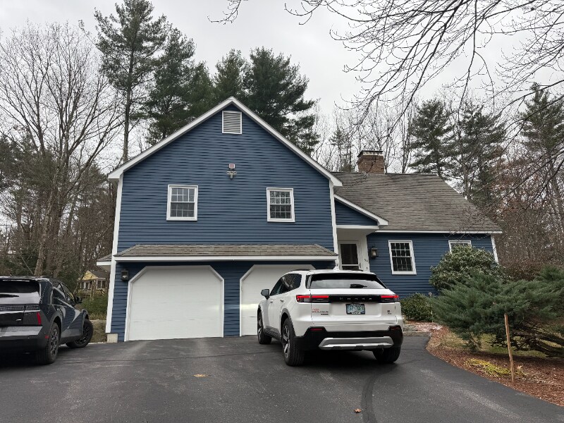 34 Hitching Post Ln in Bedford, NH - Building Photo