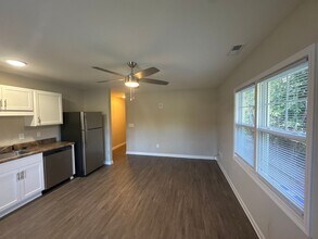 124-126 S 5th St in Spring Lake, NC - Foto de edificio - Building Photo