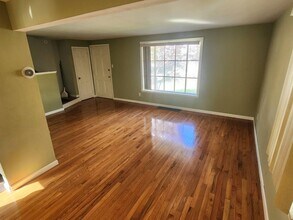 19508 Lanbury Ave in Warrensville Heights, OH - Building Photo - Building Photo