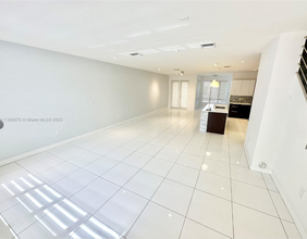 6422 NW 104th Path in Doral, FL - Building Photo - Building Photo