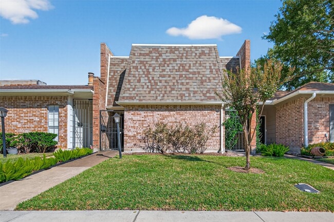 property at 4426 Basswood Ln