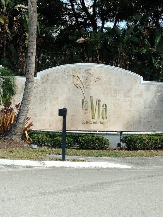 9640 NW 2nd St in Pembroke Pines, FL - Building Photo