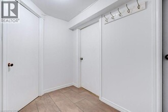 2217 Ghent Ave in Burlington, ON - Building Photo - Building Photo