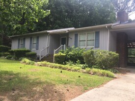 205 SW Maynard Rd in Cary, NC - Building Photo