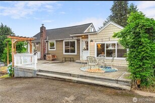 3626 C St in Bremerton, WA - Building Photo