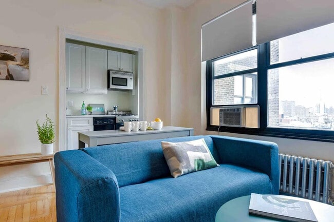 331 E 9th St in New York, NY - Building Photo - Building Photo