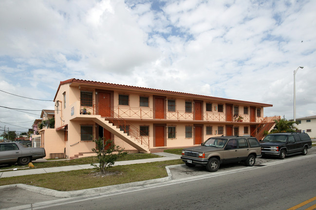 100 W 26th St in Hialeah, FL - Building Photo - Building Photo