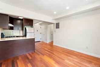 71-19 162nd St in Queens, NY - Building Photo - Building Photo