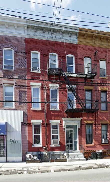 931 Summit Ave in Jersey City, NJ - Building Photo