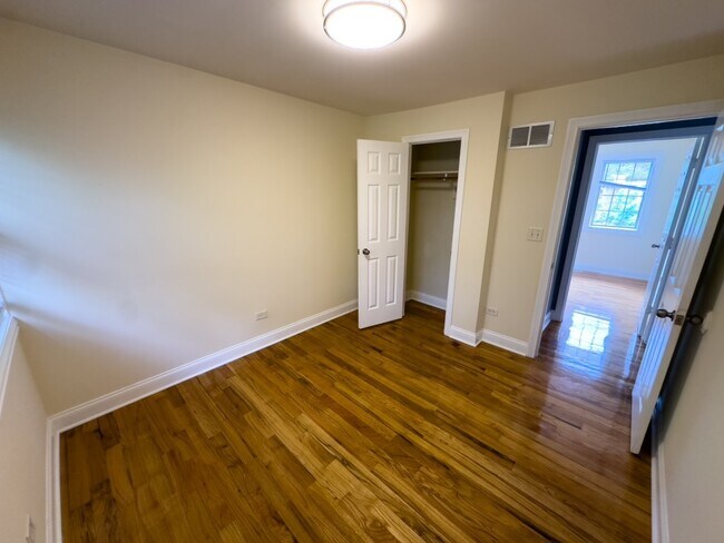3711 S Michigan Ave in Chicago, IL - Building Photo - Building Photo