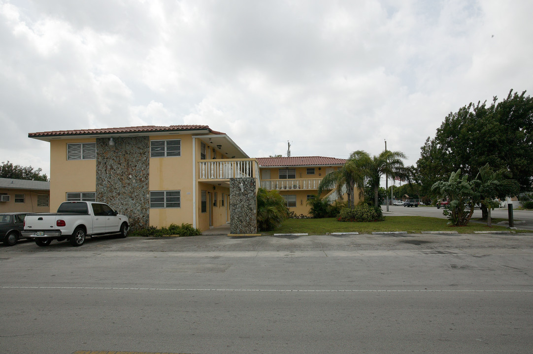 90 W 12th St in Hialeah, FL - Building Photo