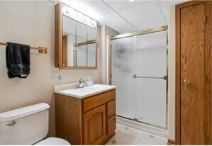 1813 W Edward Ct in McHenry, IL - Building Photo